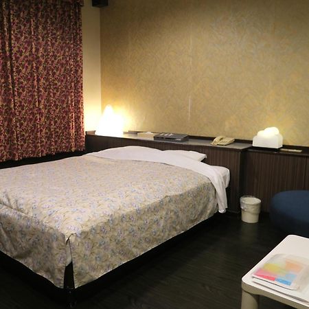Hotel Carnival Metabaru Bagian luar foto