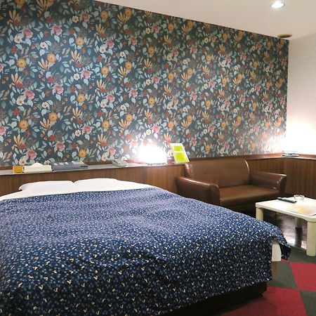 Hotel Carnival Metabaru Bagian luar foto
