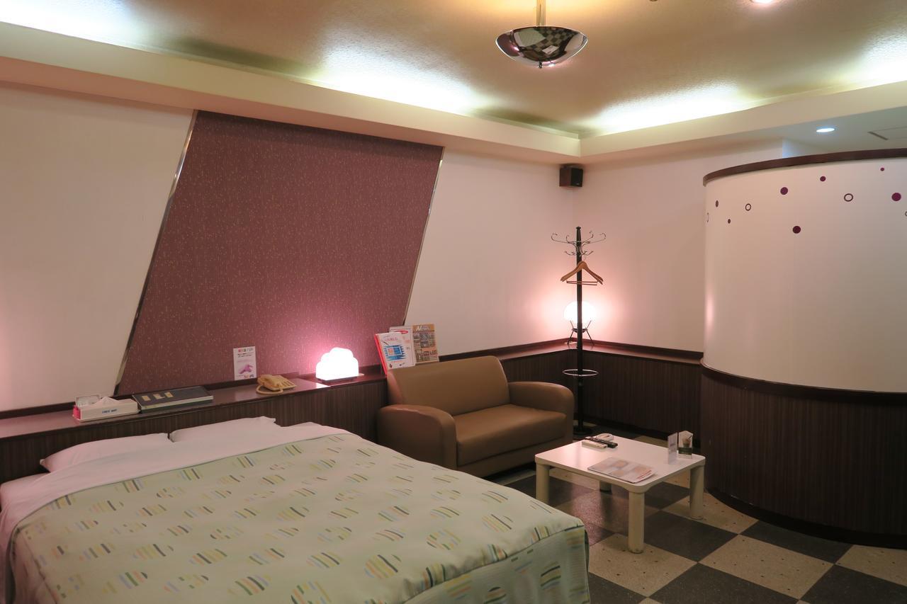 Hotel Carnival Metabaru Bagian luar foto